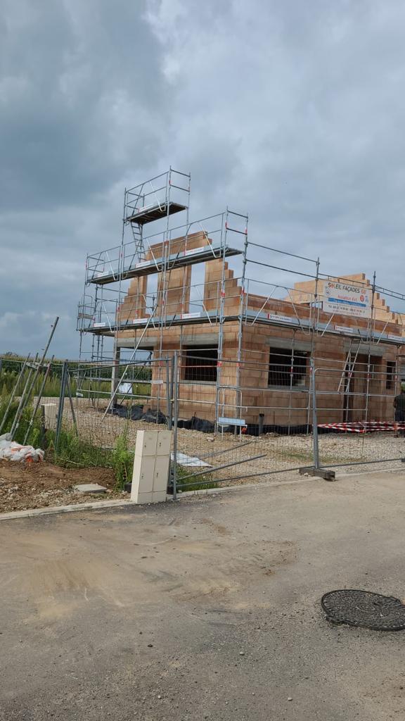 Quels crit&egrave;res de s&eacute;curit&eacute; respecter pour monter un &eacute;chafaudage sur un toit ? Illzach